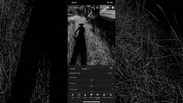 Straighten Your Images Using the Guided Upright Tool | In A Lightroom Minute смотреть онлайн