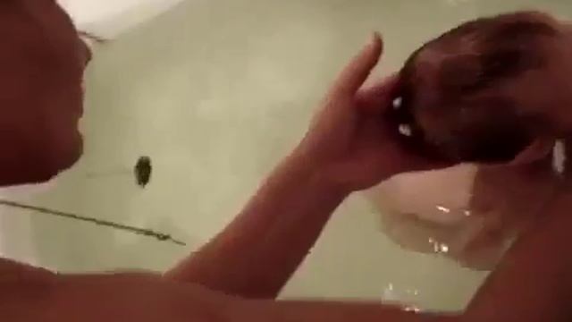 Инструктаж по грудничковому плаванью в ванне смотреть онлайн