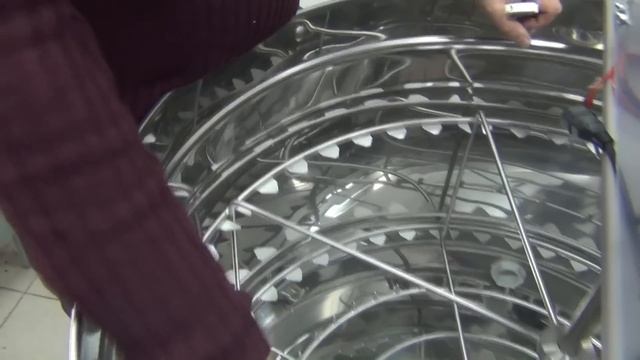 Радиальная медогонка на 42 рамки от фирмы LYSON - Это БОМБА в соотношении цена/качество смотреть онлайн