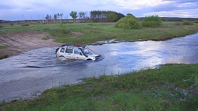 брод река Усманка, НИВА 2131 в заплыве... смотреть онлайн