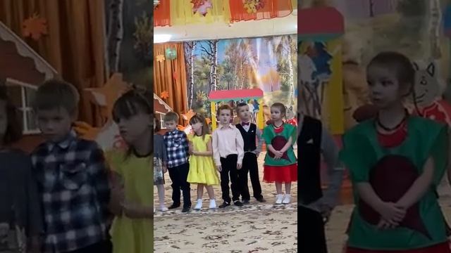 песня "Осень постучалась к нам...." смотреть онлайн