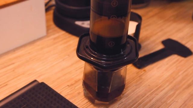 Самый простой и быстрый способ сделать кофе? Аэропресс. смотреть онлайн