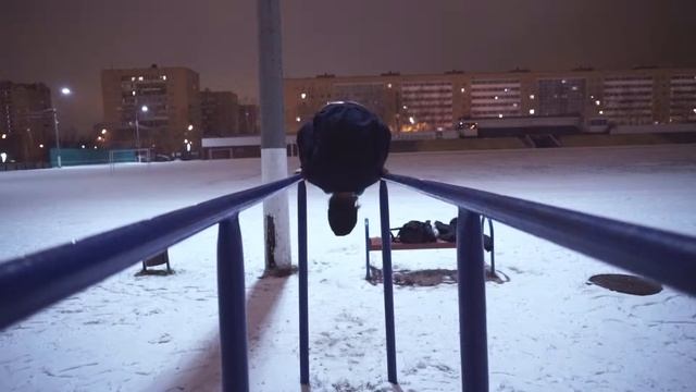 Как научиться делать стойку на брусьях | How to make a stand on the uneven bars смотреть онлайн