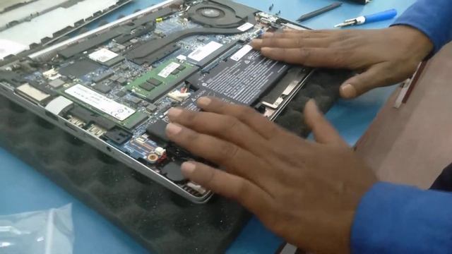 Replace The Battery | HP EliteBook 840 G5 Base Model Notebook PC | @HPSupport
