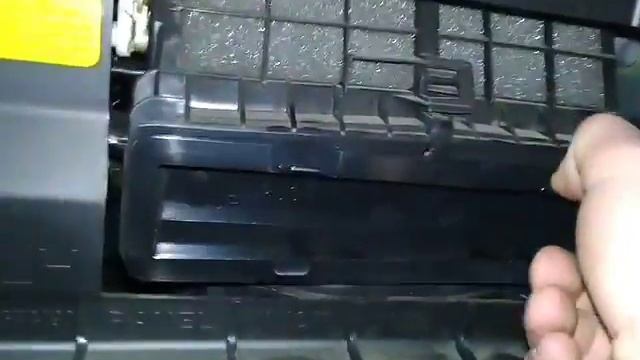 Замена салонного фильтра на Субару Форестер смотреть онлайн