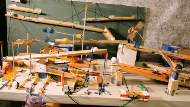 Rube Goldberg Machine 31 смотреть онлайн