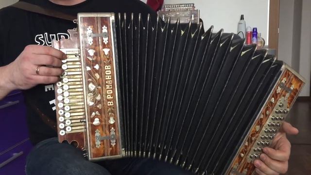 Гармонь В.Романова «Конь» (Аранж. и исп. А.Переверзев) смотреть онлайн