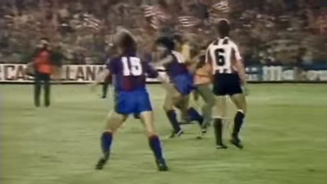 Марадона в действии)