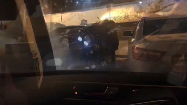 В Уфе маленький мальчик в форме сотрудников ДПС смотреть онлайн