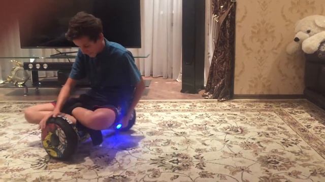ШООК!!!!!!!! МУДРЕЦ НА ГИРОСКУТЕРЕ ВЫПОЛНЯЕТ НЕВЕРОЯТНЫЕ ТРЮКИ СИДЯ!!!!!!!!!!! ШОК!!!!!!!!!! смотреть онлайн
