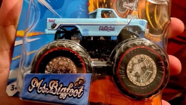 Hot Wheels Makes a Frankenstein McLaren Senna, Neon Speeders Civic EK9, New Mini GT Land Rover 110 смотреть онлайн