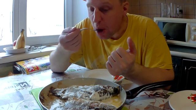 КАРПЫ ЖАРЕНЫЕ В СМЕТАНЕ -" ОТРЫВ БАШКИ"))) смотреть онлайн