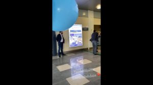 Жена Александра Овечкина прилетела с сыном в Москву, чтобы повидать отца, сестер и племянников