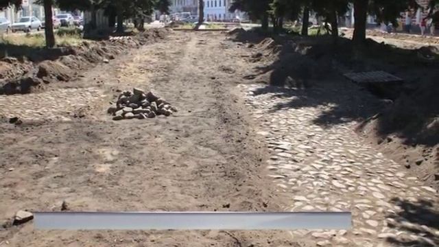 В Рыбинске при реконструкции бульвара Ушакова обнаружили старинную брусчатку смотреть онлайн