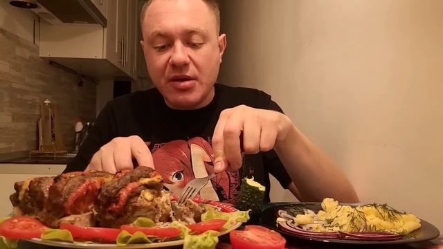 МУКБАНГ. ОБЖОР. ШЕЯ СВИНАЯ-ГАРМОШКА, ЗАПЕЧЁННАЯ С ГРИБАМИ, СЫРОМ И ПОМИДОРАМИ. АСМР. смотреть онлайн