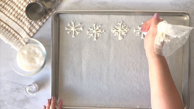 How to Make a Buttercream Snowflake Cake смотреть онлайн