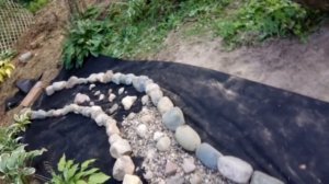 Красивый мостик и сухой ручей вместо заросшего участка