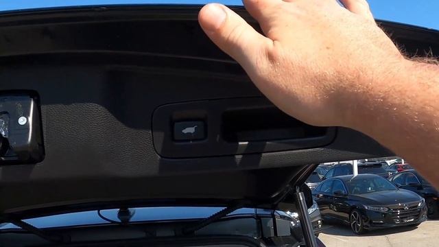 5 Tips and Tricks on the 2019-2020 Honda CR-V Tailgate смотреть онлайн