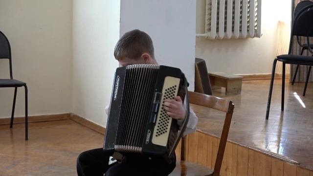 В. Фаменко Неторопливый вальс. Исполняет Яковлев Арсений смотреть онлайн