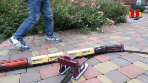 ПОЕЗД и ЖЕЛЕЗНАЯ ДОРОГА игрушка Собираем ДЛИННЫЙ ПОЕЗД Авария и ПОЕЗДА ВИДЕО для детей