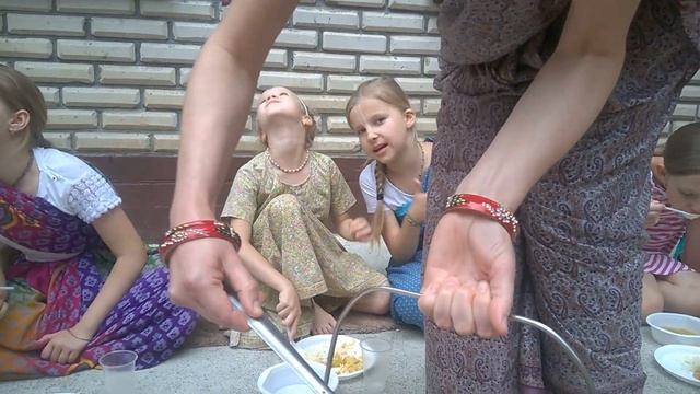 Молитва перед прасадом смотреть онлайн