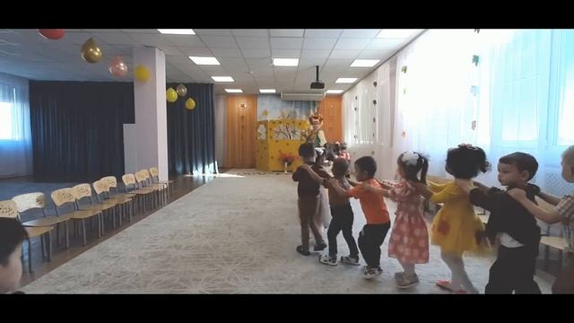 "Как дети зайчику помогли" осенний утренник в младшей группе. смотреть онлайн