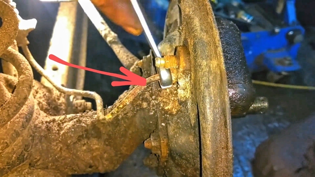 Как открутить тормозную трубку. смотреть онлайн