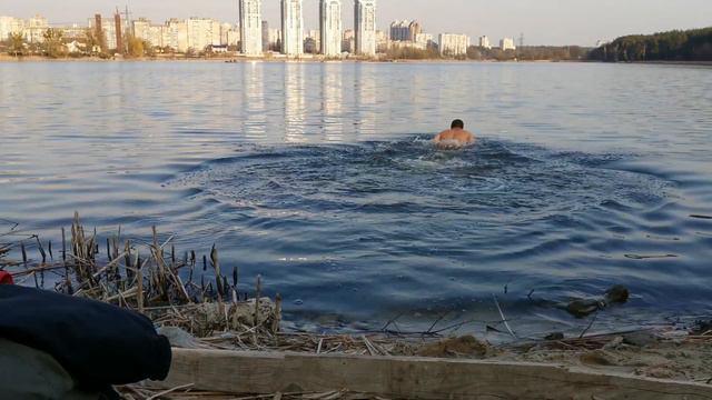 В озере плыть. . 28 марта 2020 смотреть онлайн