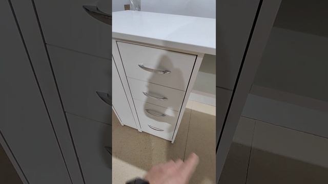 Маникюрный стол МС-134-4 с розетками смотреть онлайн