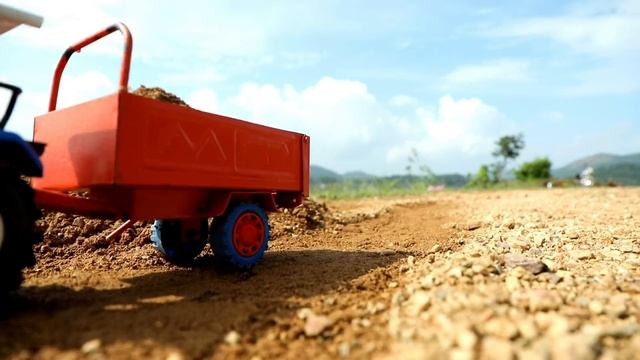 Ремонт дороги, велосипед и грузовик смотреть онлайн