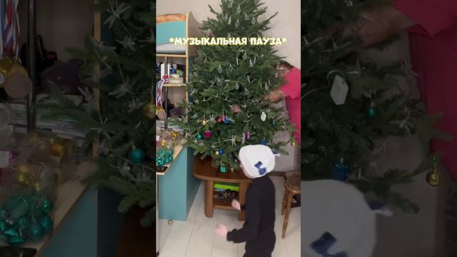 🎄ДОББИ НАРЯЖАЕТ ЁЛКУ. ПОЗДАВЛЯЕТ ВСЕХ🎄 #добби#сНовымГодом#прощай2022