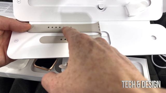 Apple Watch SE GPS, 40mm Gold Aluminium Case With Starlight Sport Band - Regular Unboxing