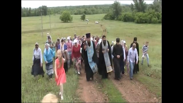 Крестный ход из села Верхняя Платовка в село Покровка к "Святым пещерам" смотреть онлайн
