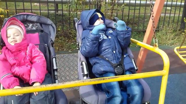 На качелях. Веселая Лопань смотреть онлайн