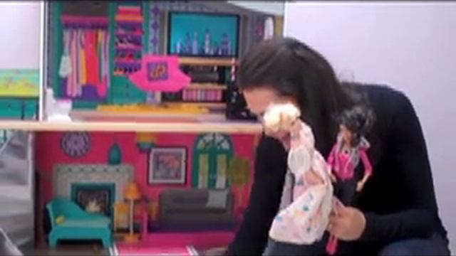 Rena Sofer Talks About Barbie and "DROWN the DOLLS" смотреть онлайн