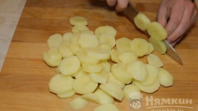 French-style meat with potatoes and cheese смотреть онлайн