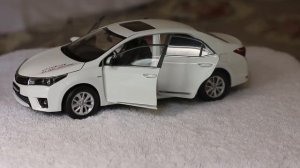 Unboxing Toyota Corolla Altis 2014 1:18