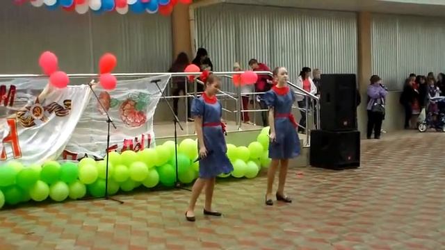 песня Красные маки исполняют Бонке Валерия и Тютерева Алёна, смотреть онлайн
