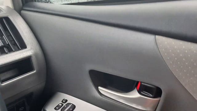 2011 Toyota Prius Alpha Hybrid смотреть онлайн