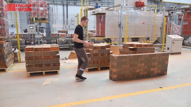 Как разбирать упаковки с кирпичом Flash для Баварской кладки. Кирпичный завод Красная Гвардия