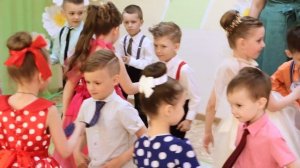 Выпускной утренник в детском саду | Стартовый флешмоб выпускников [Студия Отражение - VideoReflex]
