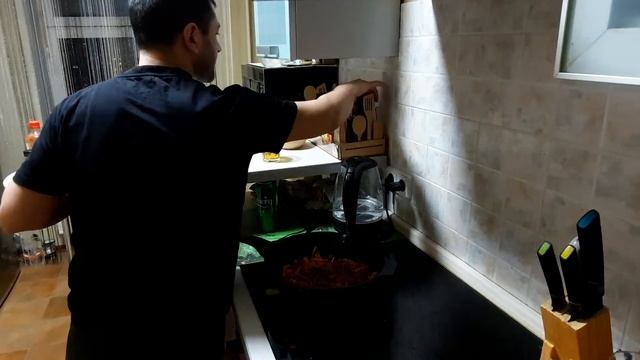 Жаренные макароны с охотничьими колбасками!!! смотреть онлайн
