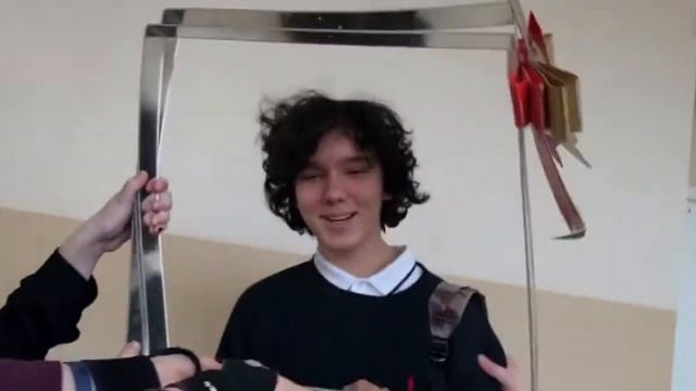 "It's Raining Men" смотреть онлайн