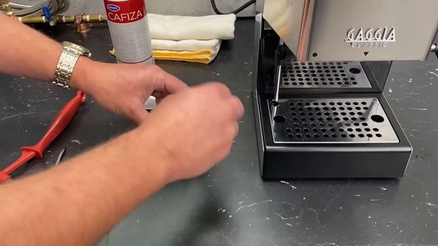 Gaggia Classic Pro: Cleaning, Maintenance, Backflushing & Descaling смотреть онлайн