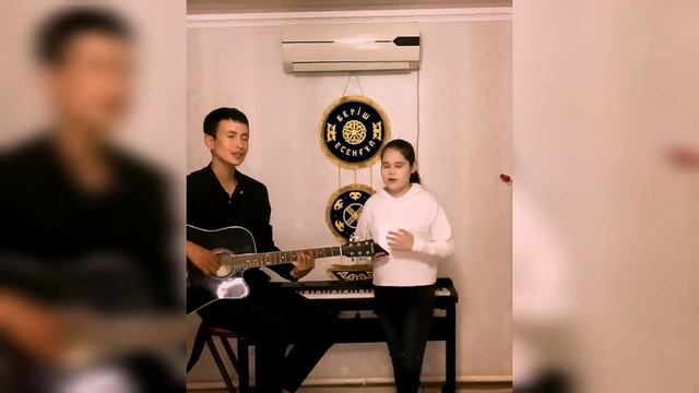 Аруым сен неге мұңайдың?-гитарада(на гитаре) cover live смотреть онлайн