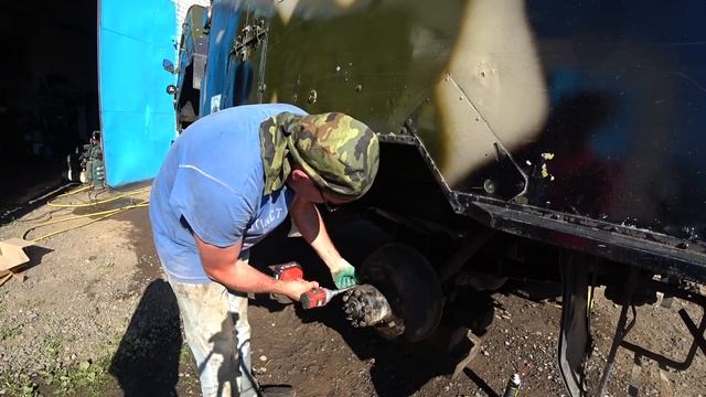 Дима, давай оживим ГАЗ 66!!! Установил колеса от БТР. смотреть онлайн