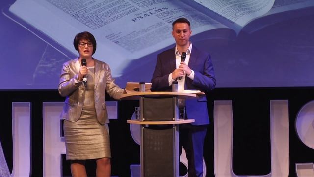 Weihnachtserwartungen | Рождественские ожидания - Pastor Ina Stöcker смотреть онлайн