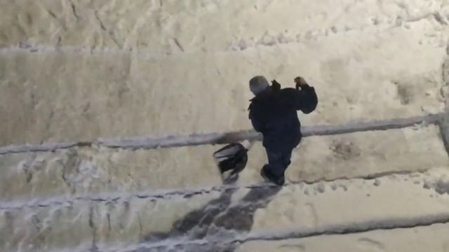 ночью тоже убирают снег смотреть онлайн