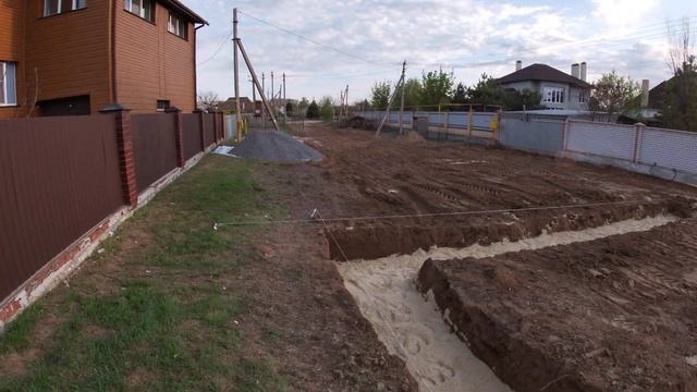 Проект 2. Планировка участка, разработка траншеи, начало устройства подушки основания фундамента. смотреть онлайн