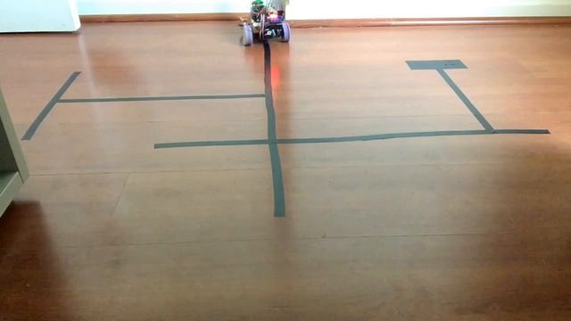 Maze Solver Robot, using Artificial Intelligence - circuit 1 смотреть онлайн